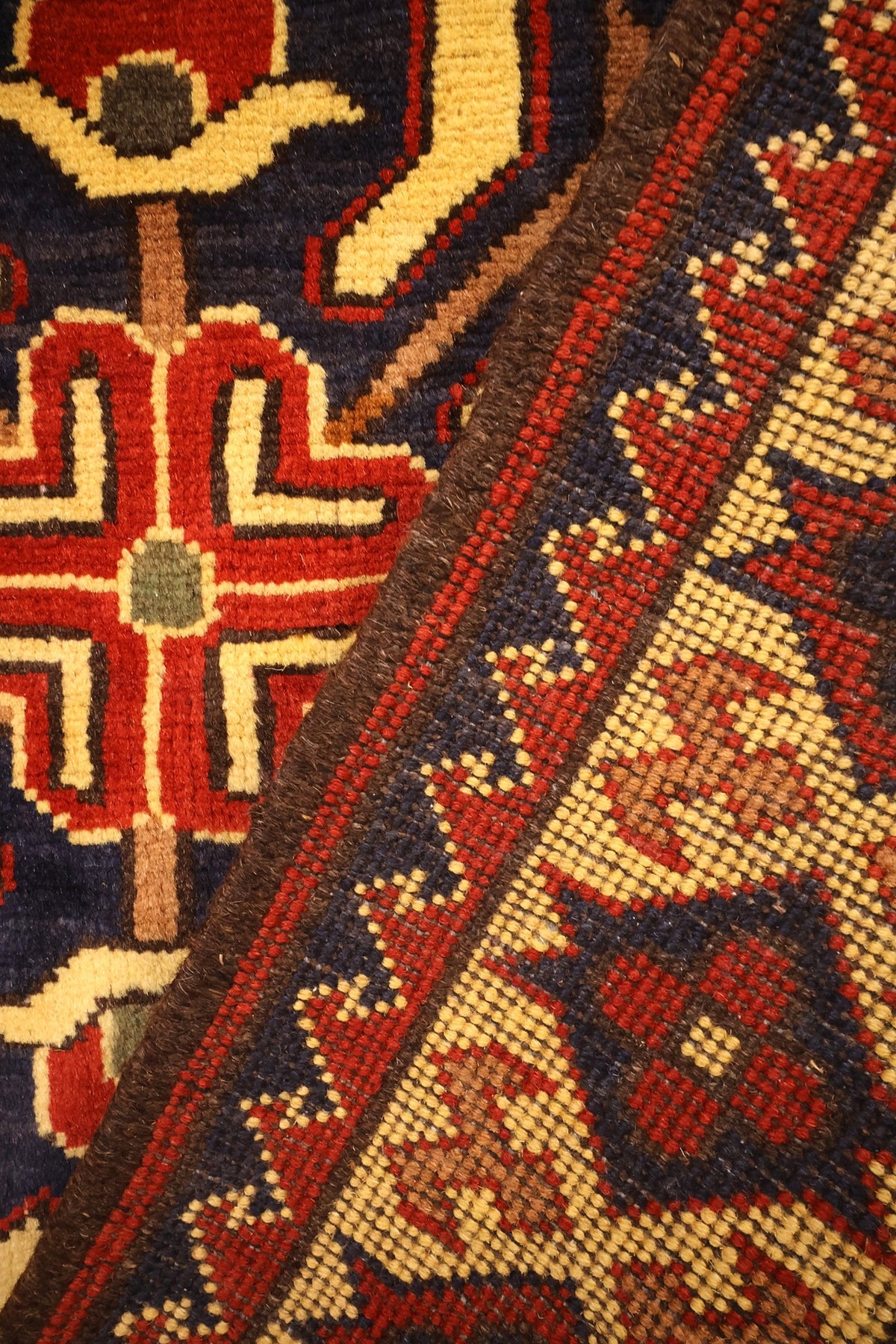 Envers du tapis Ghazni en laine, nœuds noués à la main visibles
