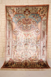 Tapis Ghoum en soie beige 195 × 130 cm, vue d'ensemble de la niche à colonnes et coupole