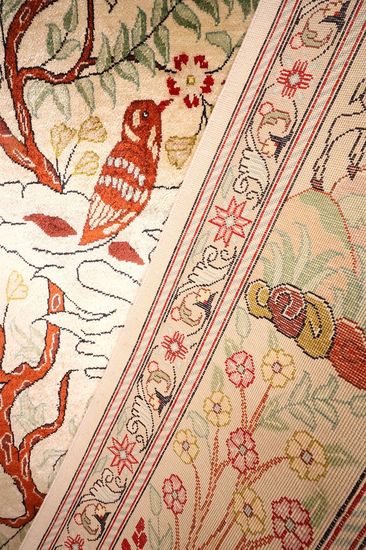 Bordure principale à fleurs et animaux du tapis Ghoum 205 × 128 cm