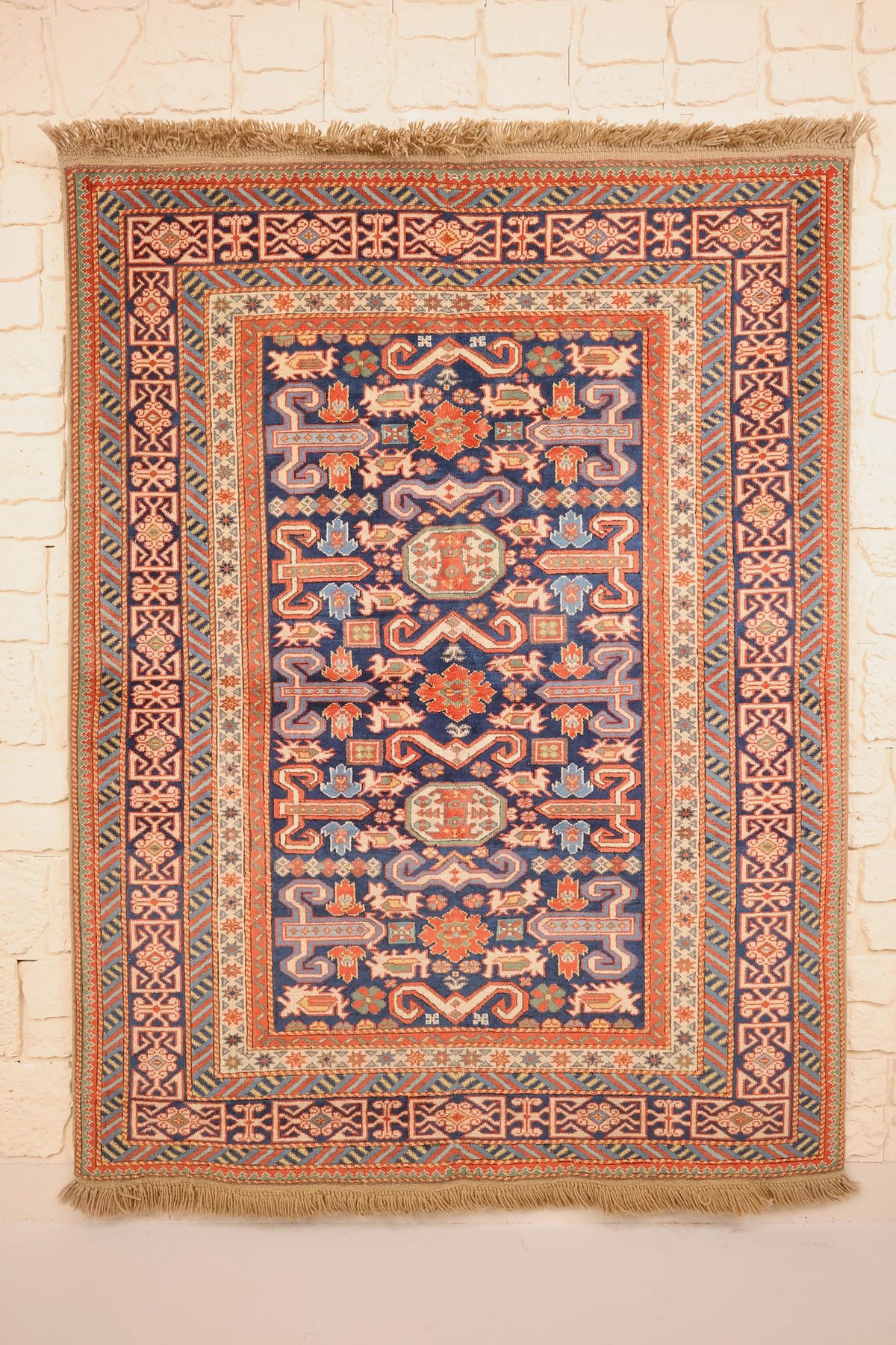 Tapis Hitit bleu et orange 161 × 123 cm, vue d'ensemble avec franges beiges