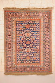 Tapis Hitit bleu et orange 161 × 123 cm, vue d'ensemble avec franges beiges
