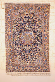 Tapis Ispahan bleu 167 × 108 cm, vue d'ensemble avec médaillon étoilé et franges ivoire