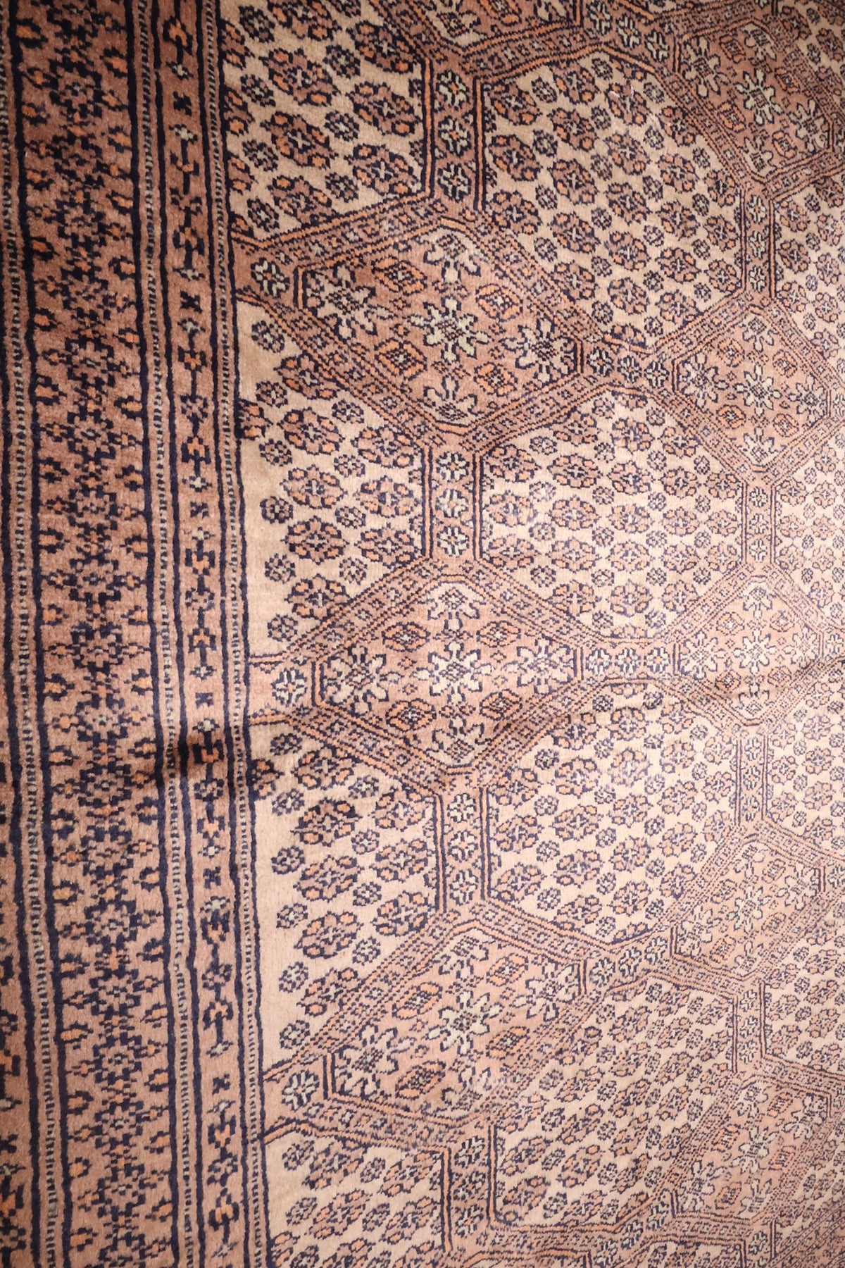 Semis en losanges et hexagones du Karachi beige, jonction avec l'encadrement