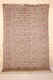 Tapis Karachi beige 184 × 125 cm, vue d'ensemble du semis floral bleu et orange