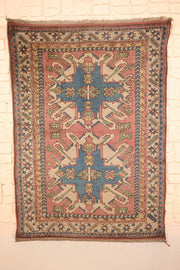 Tapis Kars rose 172 × 122 cm, vue d'ensemble avec ses deux médaillons bleus
