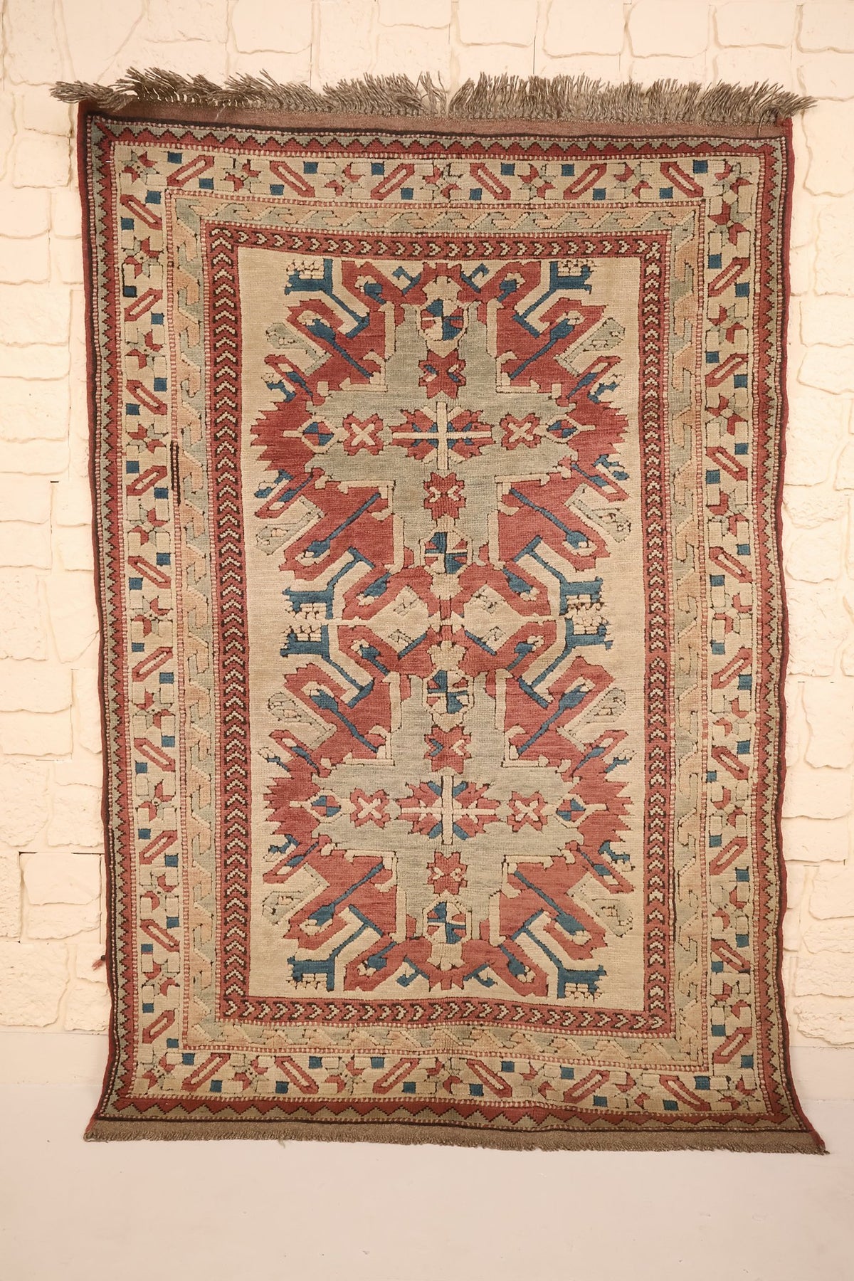 Tapis Kars rouge et beige 180 × 123 cm, vue d'ensemble avec ses franges