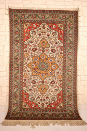 Tapis Kayseri beige 180 × 120 cm, vue d'ensemble du champ ivoire fleuri et des franges
