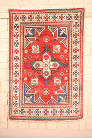 Tapis Kazak rouge 146 × 99 cm, vue d'ensemble du médaillon cruciforme ivoire