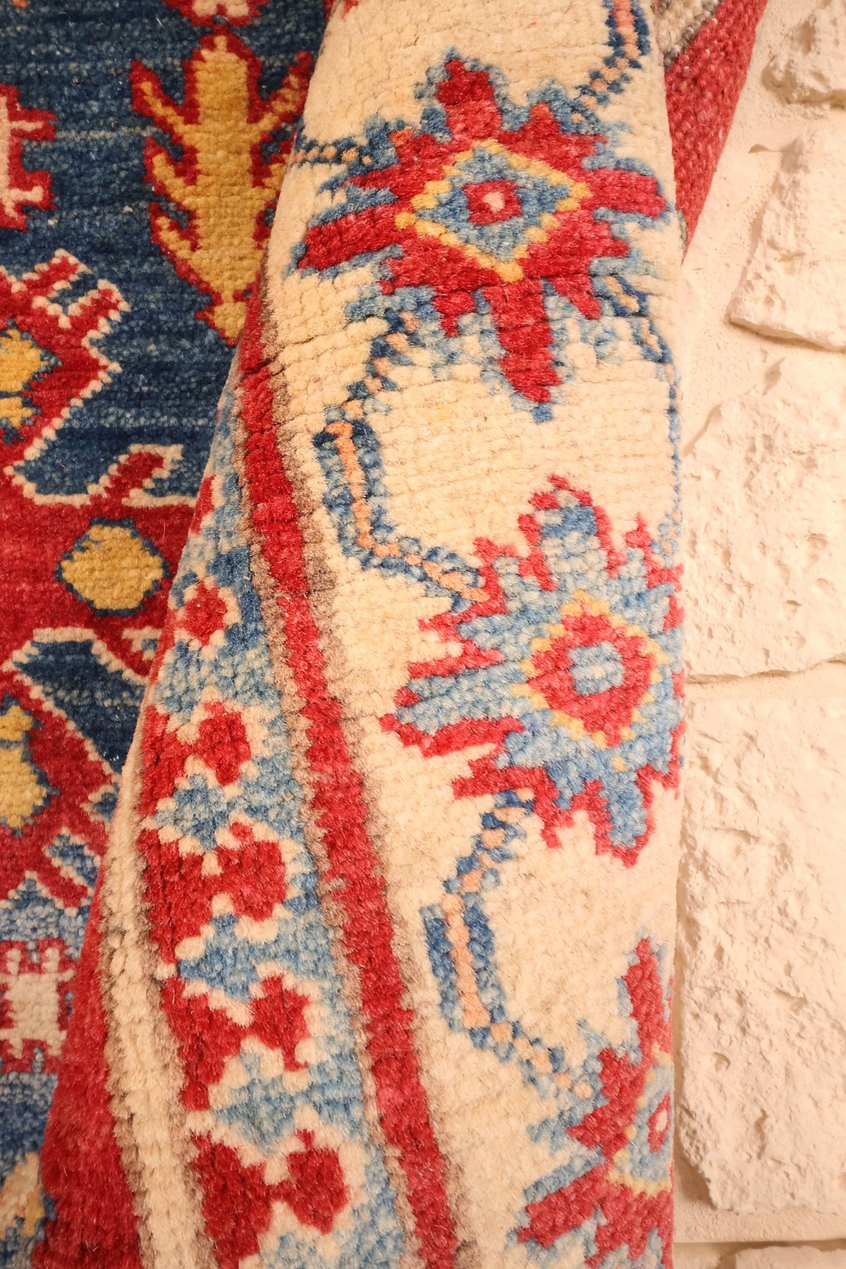 Coin du tapis Kazak en laine, étoiles à huit branches de la bordure