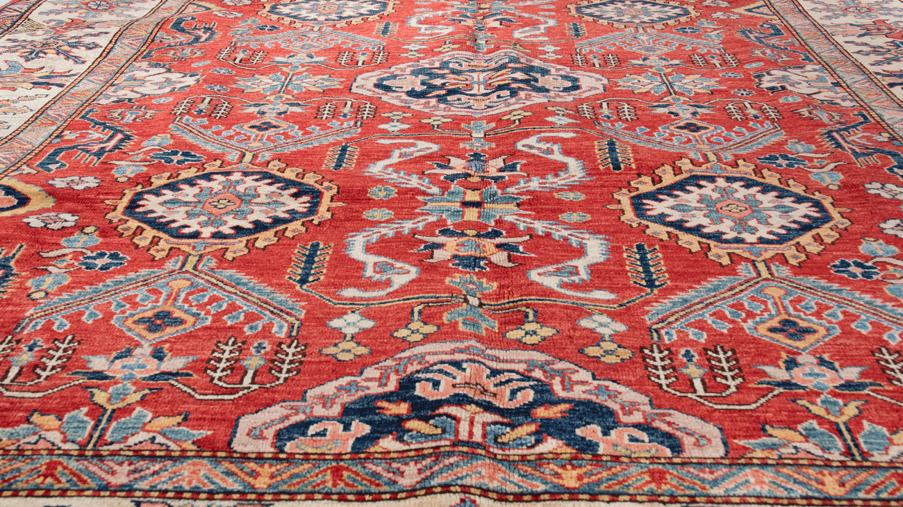 Détails des motifs orientaux tapis kazak 244x192cm origine Pakistan rouge et beige