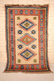 Tapis Konya beige 195 × 121 cm, vue d'ensemble aux trois médaillons en losange