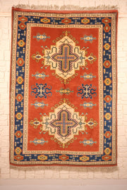 Tapis Konya rouge 229 × 163 cm, vue d'ensemble avec ses deux médaillons ivoire