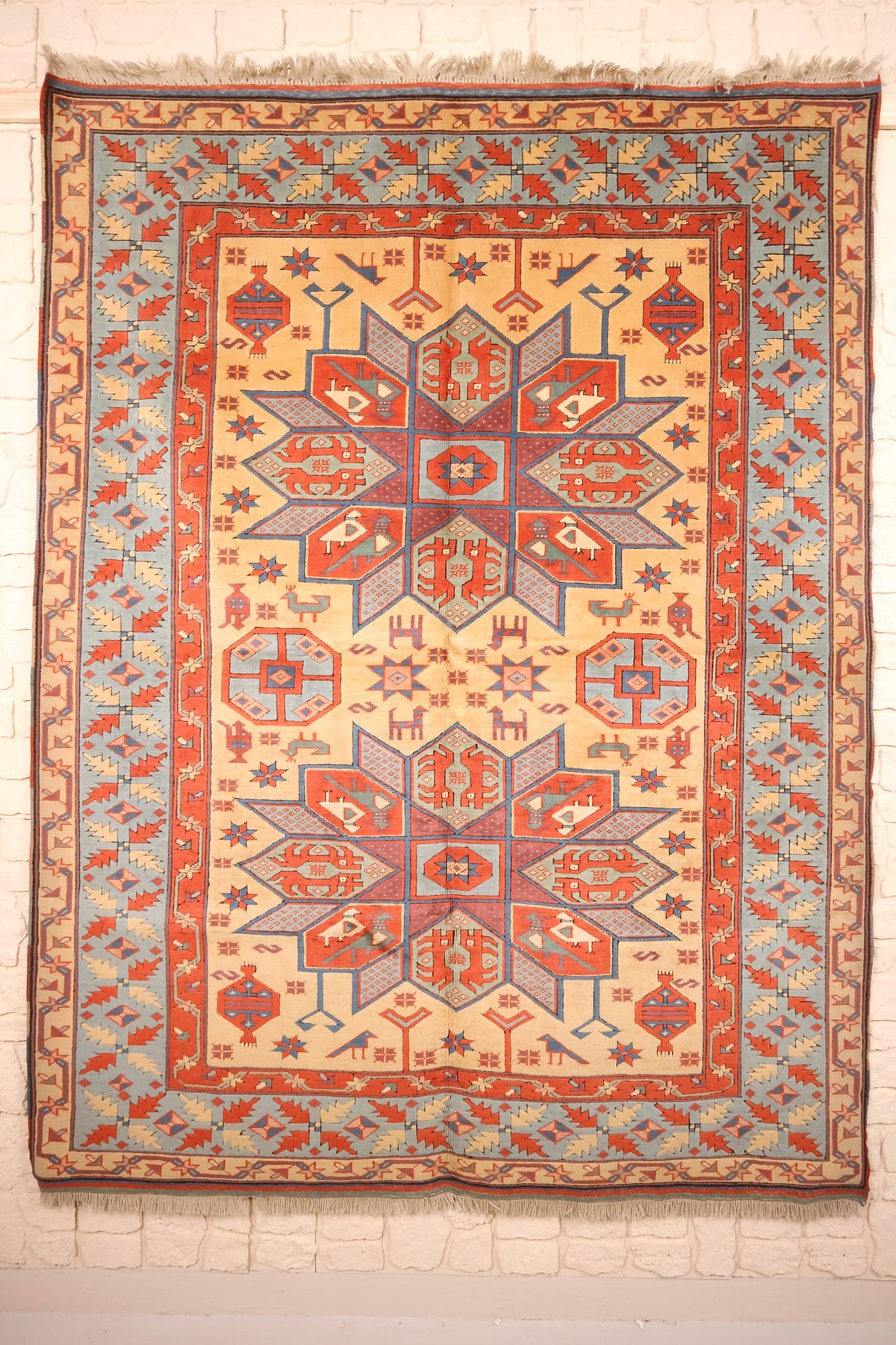 Tapis Konya beige 237 × 183 cm, vue d'ensemble aux deux médaillons étoilés