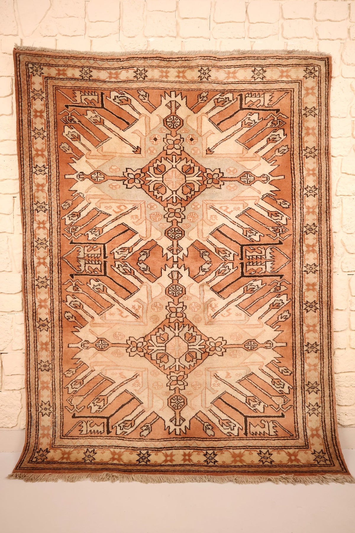 Tapis Kula orange 181 × 134 cm, vue d'ensemble des deux médaillons crénelés