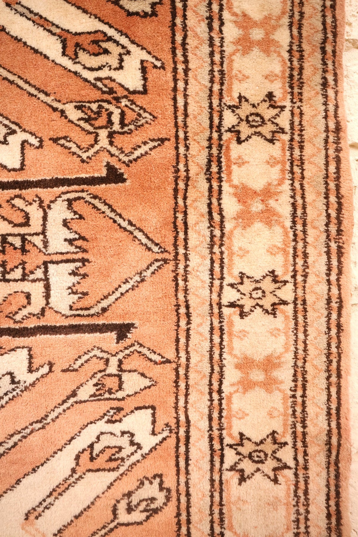 Bordure ivoire à étoiles à huit branches brunes du tapis Kula 181 × 134 cm