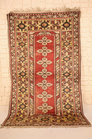 Tapis Melas rouge et beige 210 × 110 cm, vue d'ensemble de face avec ses franges claires