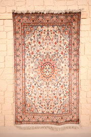 Tapis PLS beige 155 × 93 cm, vue d'ensemble du champ fleuri et du médaillon étoilé