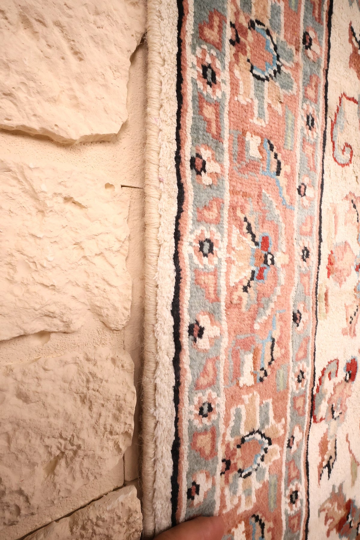 Lisière du tapis PLS 162 × 93 cm, bordure saumon et liseré noir