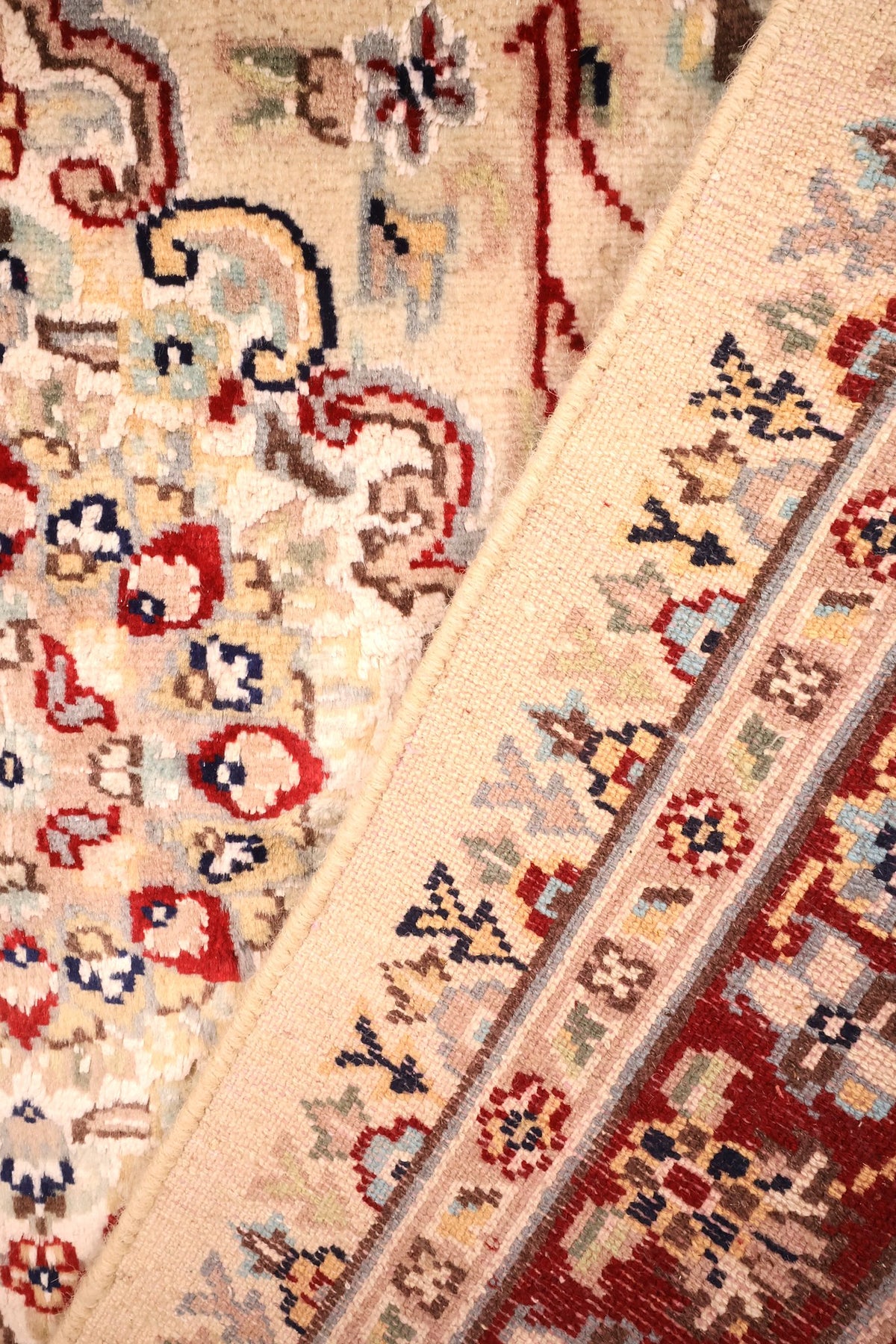 Envers du tapis PLS noué à la main, nœuds serrés et motifs floraux lisibles