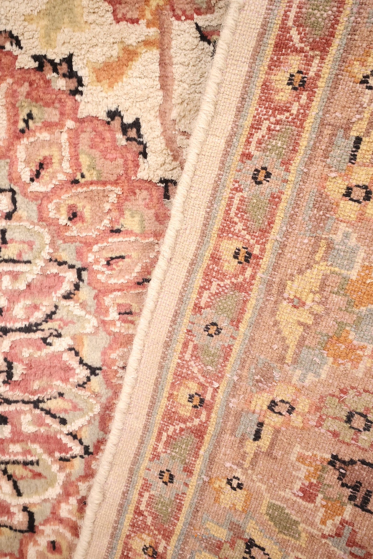 Envers du tapis PLS en laine, nœuds noués à la main visibles