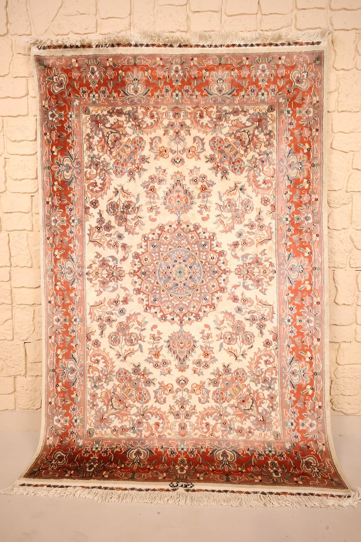 Tapis PLS beige 190 × 127 cm, vue d'ensemble du médaillon étoilé et de la bordure rouge