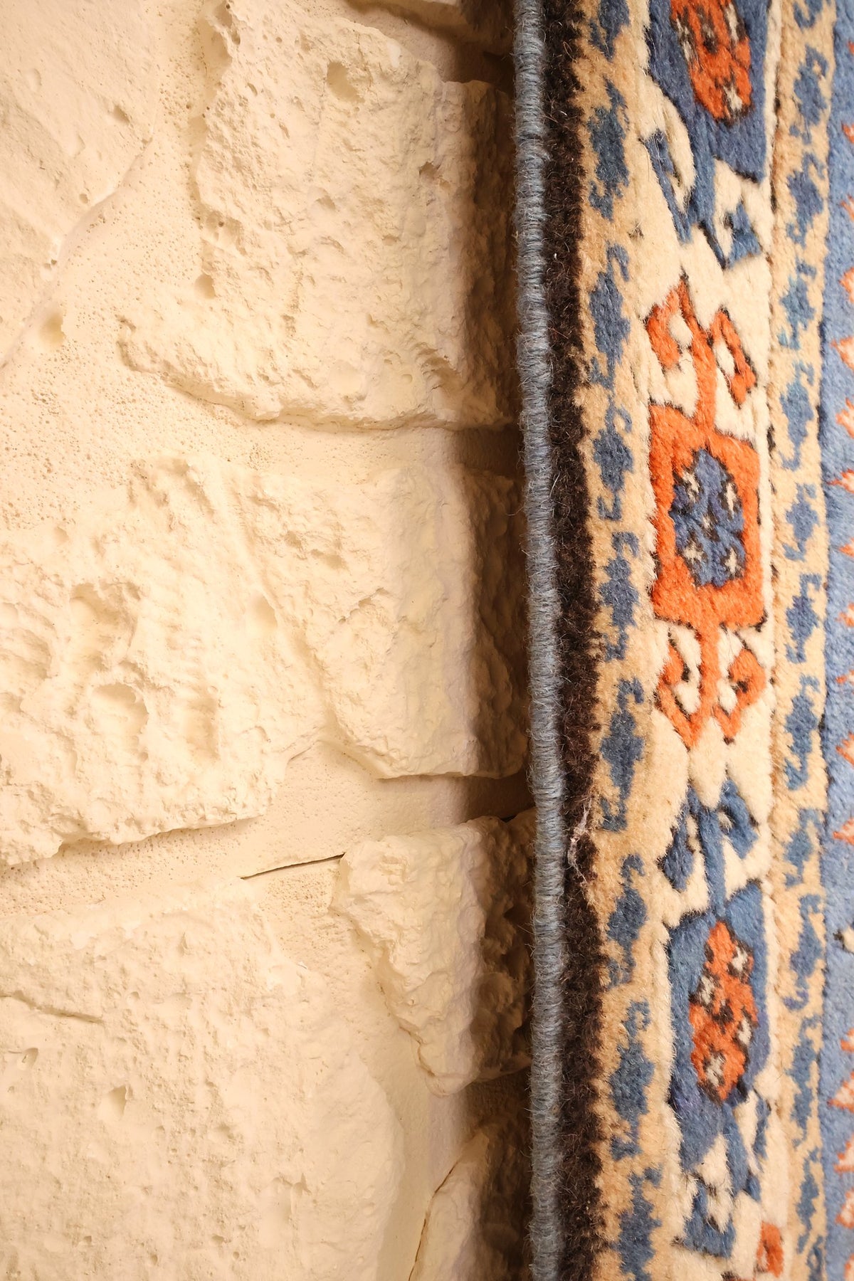 Lisière du tapis Shirvan 185 × 100 cm, bordure beige à rosettes orange