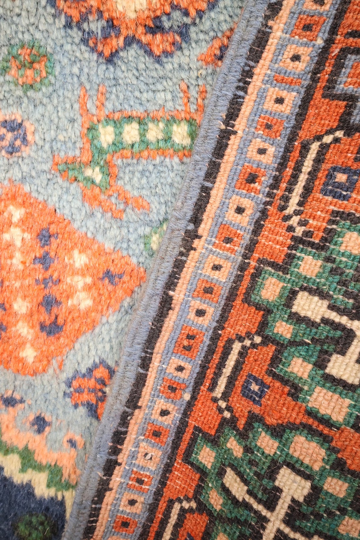 Envers du tapis Shirvan en laine, nœuds serrés et dessin lisible au dos