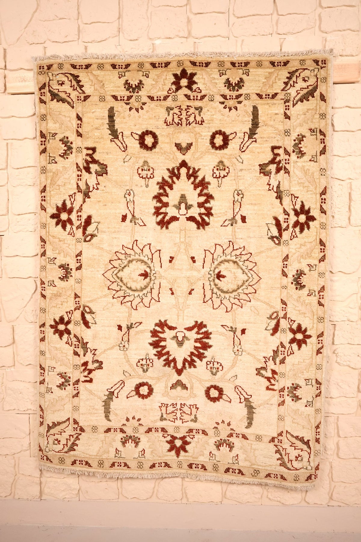 Tapis Ziegler beige 130 × 104 cm, vue d'ensemble du semis floral rouge brique
