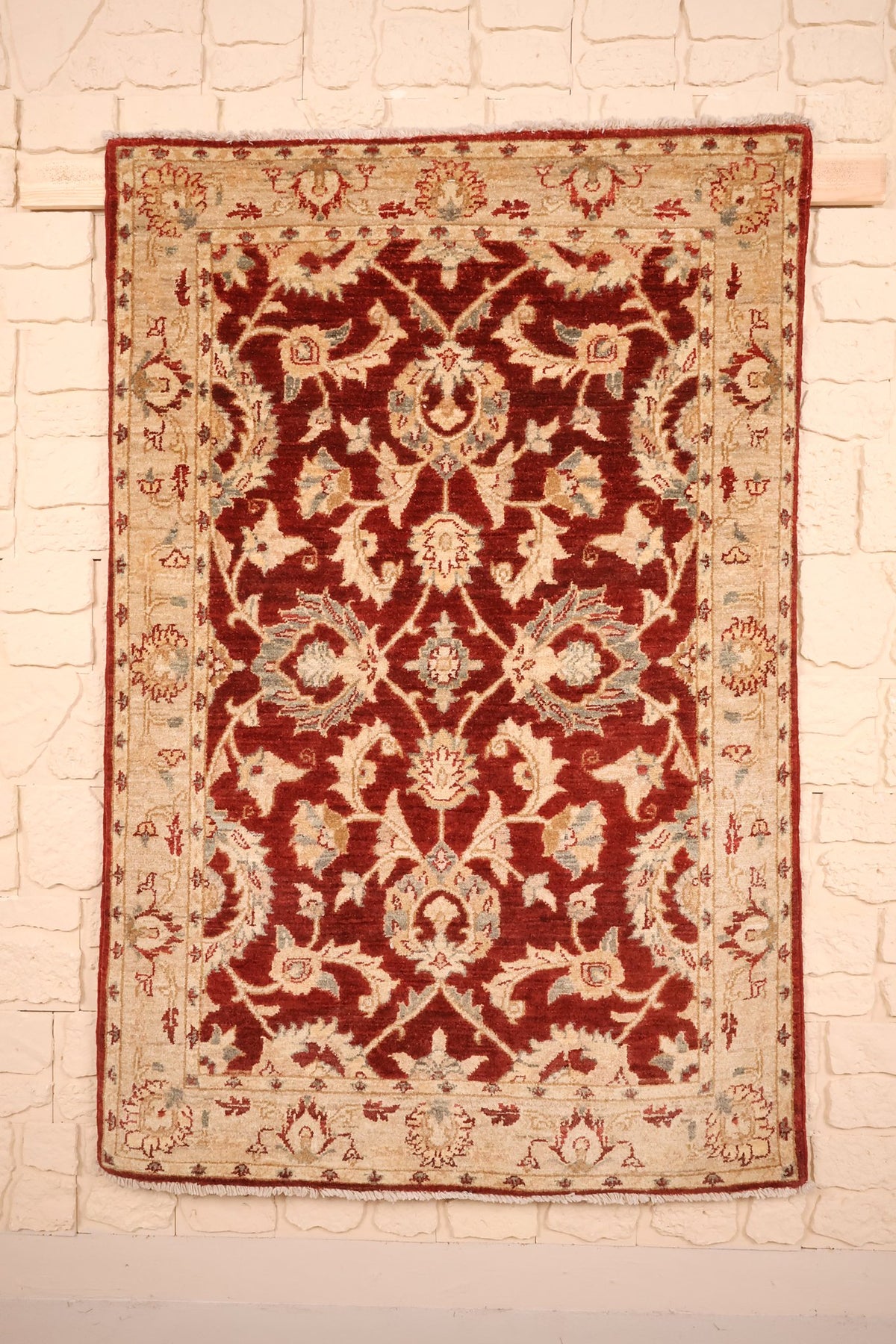 Tapis Ziegler rouge et beige 153 × 101 cm, vue d'ensemble du semis floral