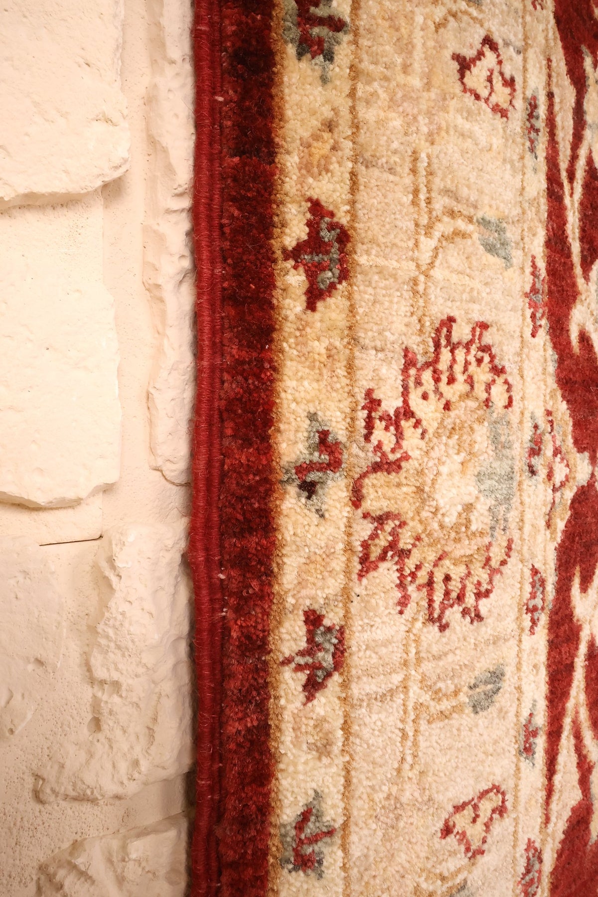 Lisière rouge et bordure beige du tapis Ziegler 153 × 101 cm, vue rapprochée